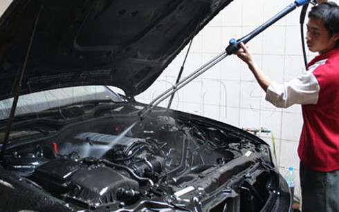 Nhiều người băn khoăn, liệu có nên rửa động cơ không? Việc làm này có tác dụng hay tác hại gì?
