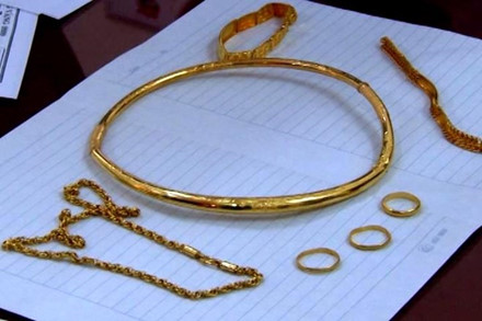 Đột nhập nhà dân trộm vàng