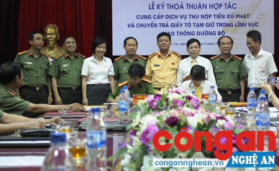 Nghệ An: Triển khai thu tiền phạt và chuyển phát giấy tờ tạm giữ qua bưu điện