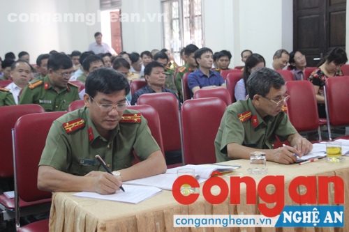 Các đại biểu tới dự