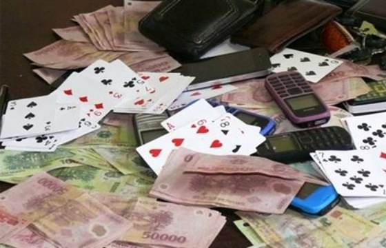 1 ngày, bắt quả tang 2 vụ đánh bạc