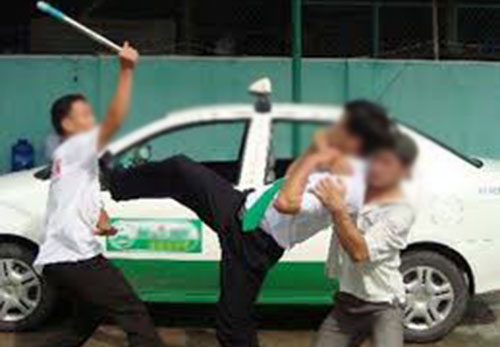 Nhóm đối tượng chém lái xe taxi bị bắt