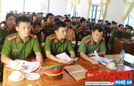 Đối thoại giữa lãnh đạo huyện với thanh niên, phụ nữ và đoàn viên công đoàn