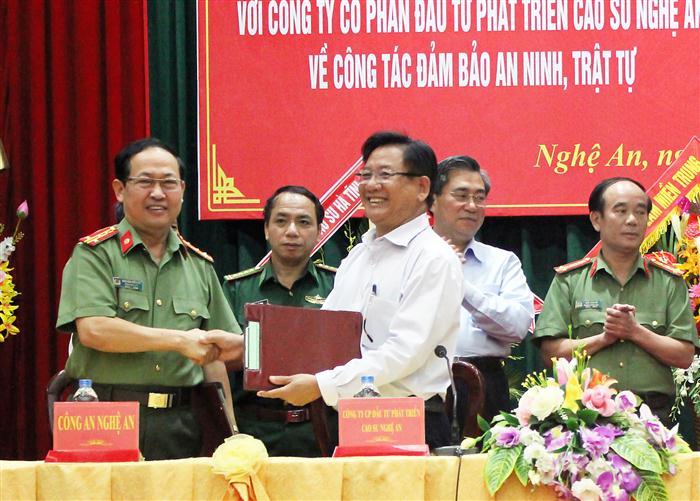 Phối hợp đảm bảo ANTT giữa Công an tỉnh Nghệ An và Công ty CP Đầu tư phát triển Cao su Nghệ An
