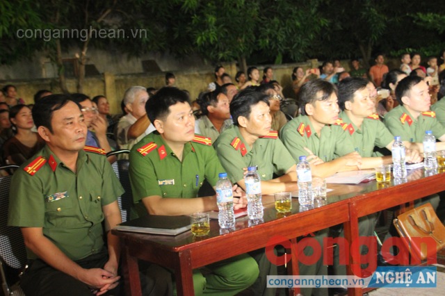 Các đại biểu tham dự buổi lễ