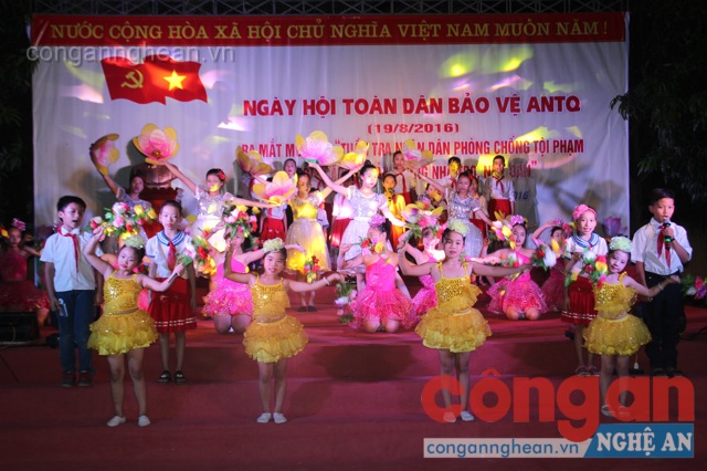 Mở đầu buổi lễ là những tiết văn nghệ đặc sắc