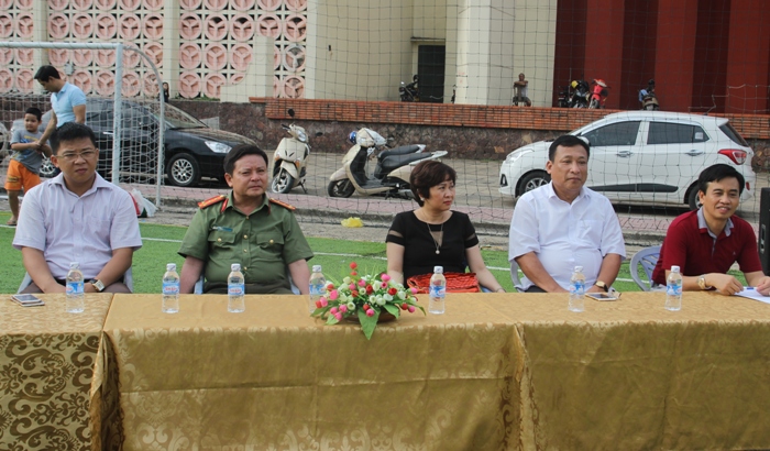 Các đại biểu tới dự
