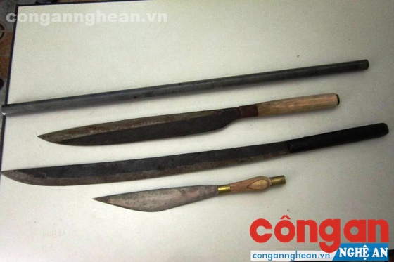 Hung khí các đối tượng mang theo để gây án