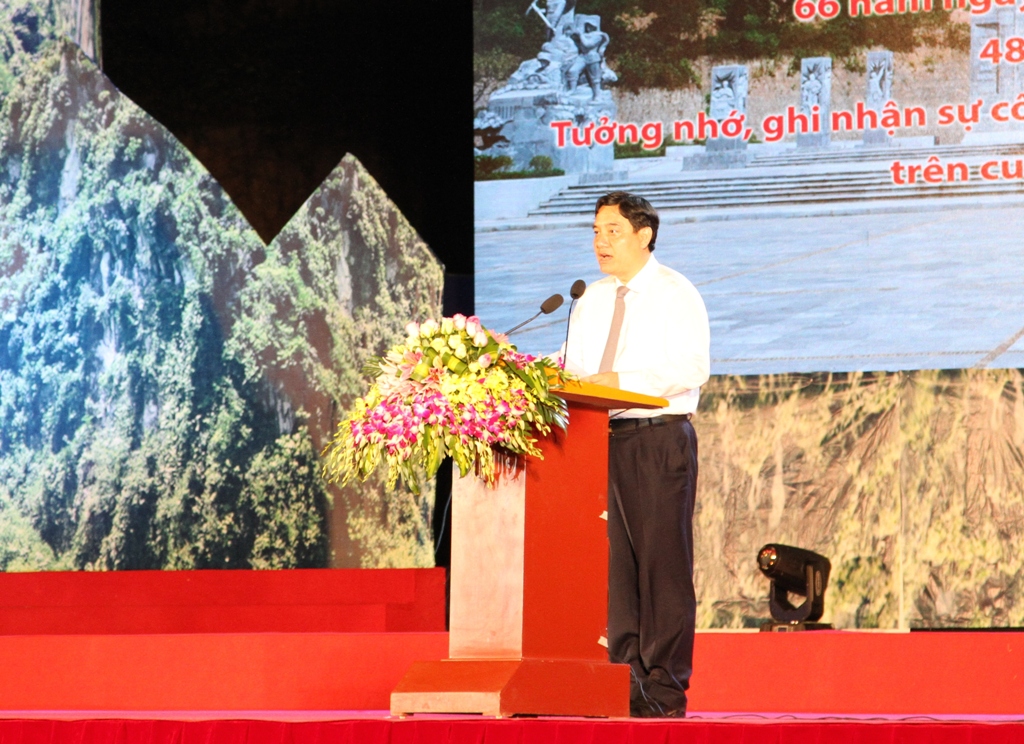 Bí thư Tỉnh ủy Nguyễn Đắc Vinh phát biểu tại chương trình nghệ thuật