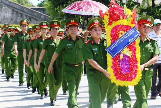 Thi đua làm theo lời Bác