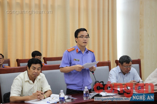 Đại diện Viện kiểm sát nhân dân tỉnh nêu lên một số khó khăn, vướng mắc trong công tác tố tụng cần được tháo gỡ trong thời gian tới