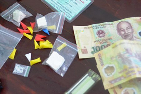 Bắt 2 vụ mua bán, tàng trữ trái phép chất ma túy