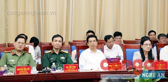 Đại biểu các Sở, Ban, ngành cấp tỉnh tham dự buổi làm việc