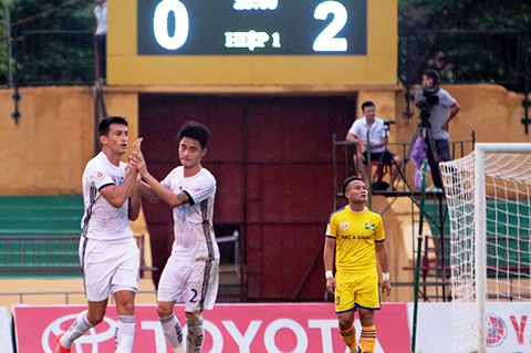 Thiếu lửa, SLNA thua ngay trên sân Vinh