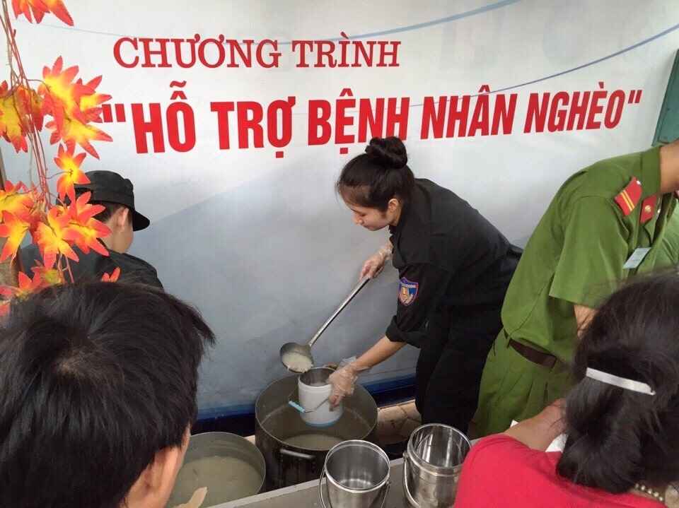 Mỗi suất cháo đã làm ấm lòng nhiều bệnh nhân đang vật lộn với căn bệnh hiểm nghèo
