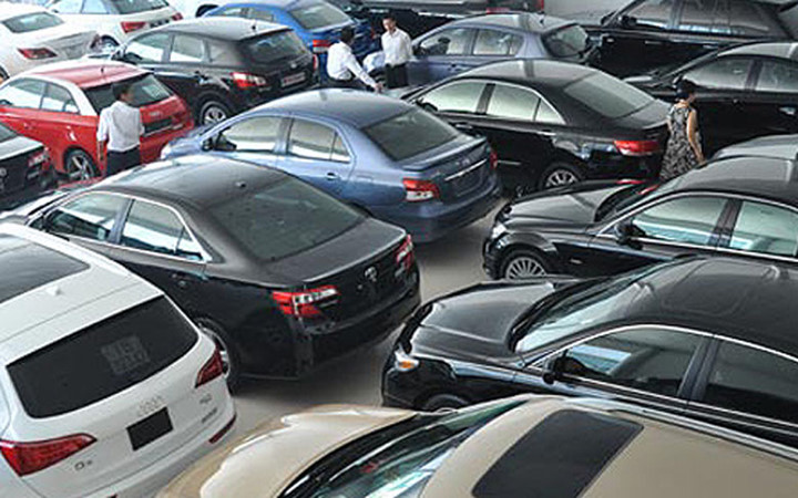 Các tay buôn máu mặt thường mua theo lô để có được giá rẻ, sau đó cho vào gara để “tuốt lại” từ đầu được làm lại nội thất như mới, nhưng máy móc bên trong đã cũ nên thường hay hỏng vặt.