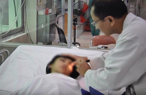 (HY HỮU) Bé gái thoát lưỡi hái tử thần sau khi rơi từ độ cao 16m