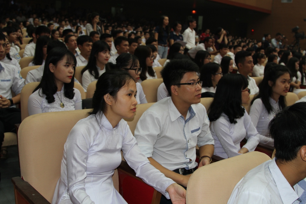 137 học sinh được tuyên dương là những tấm gương hiếu học của xứ Nghệ