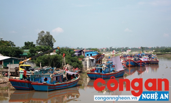 Đội tàu ở xã Diễn Bích chuẩn bị ra khơi