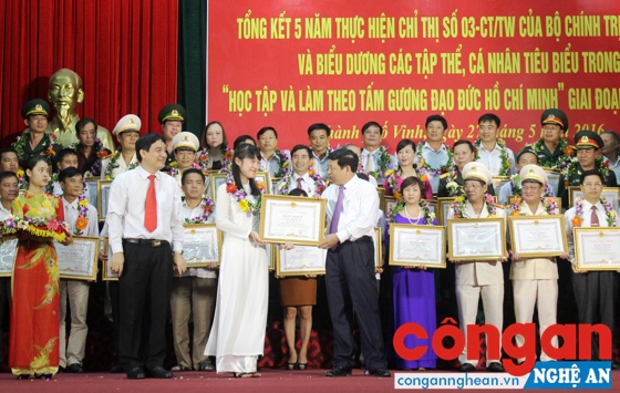Nữ sinh Trần Khánh Vy được đề cử 'Nhân vật của năm'