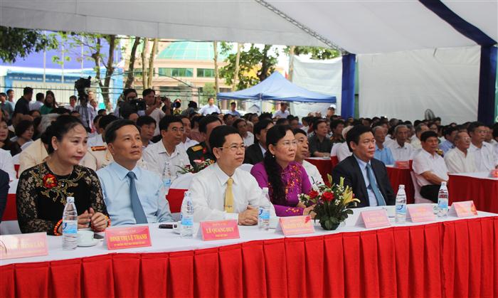Các đại biểu tham dự buổi lễ