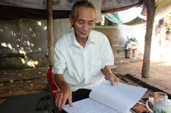 Nghệ nhân dân gian Nguyễn Cảnh Bình sưu tầm những làn điệu dân ca cổ