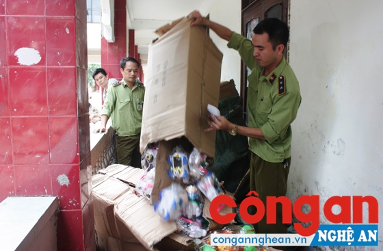 Lực lượng QLTT thu giữ đồ chơi không rõ nguồn gốc xuất xứ