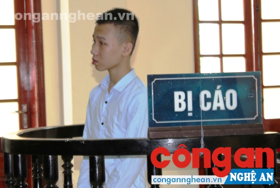 Mâu thuẫn, thiếu niên đâm chết bạn cùng xóm