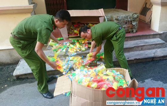 Thu giữ số lượng lớn đồ chơi bạo lực trẻ em