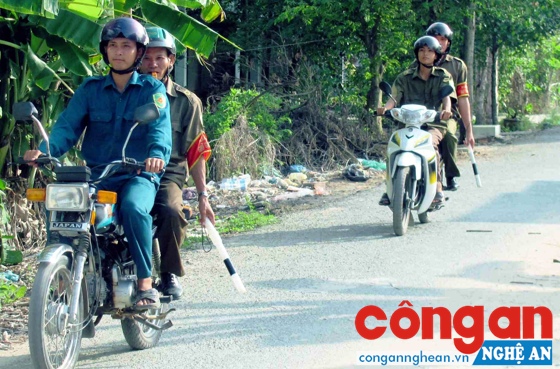 Lực lượng chức năng cấp xã tuần tra đảm bảo ATGT trên địa bàn