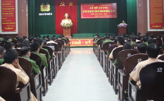 Toàn cảnh lễ bế giảng