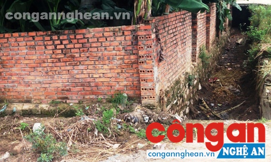 Cống nước của kênh tưới thiết kế không phù hợp làm cho Dự án không phát huy được hiệu quả