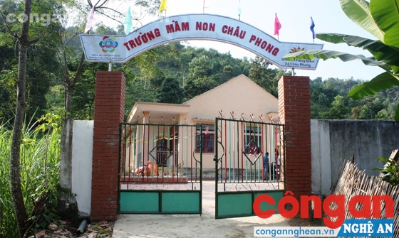 Không có điện lưới, trường vẫn đạt chuẩn quốc gia