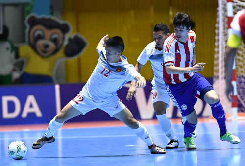 Futsal Việt Nam - Paraguay: Cách biệt về đẳng cấp!