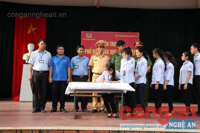 Tăng cường phổ biến giáo dục pháp luật cho học sinh