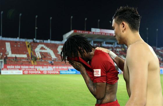 Giành chiến thắng trước SLNA, Hải Phòng vẫn phải ngậm ngùi về nhì