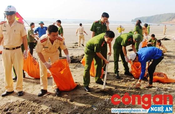 Thiết thực hưởng ứng Chiến dịch 'Làm cho thế giới sạch hơn năm 2016'