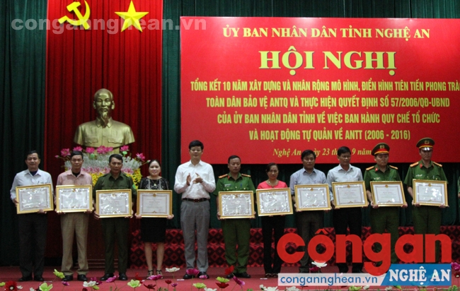 Hội nghị Tổng kết 10 năm xây dựng và nhân rộng mô hình, điển hình tiên tiến phong trào toàn dân bảo vệ ANTQ