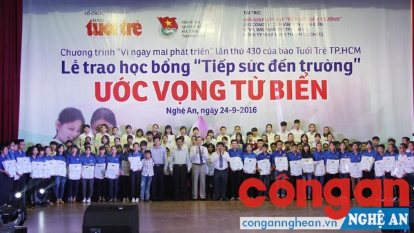 116 tân sinh viên nhận học bổng 'Tiếp sức đến trường'