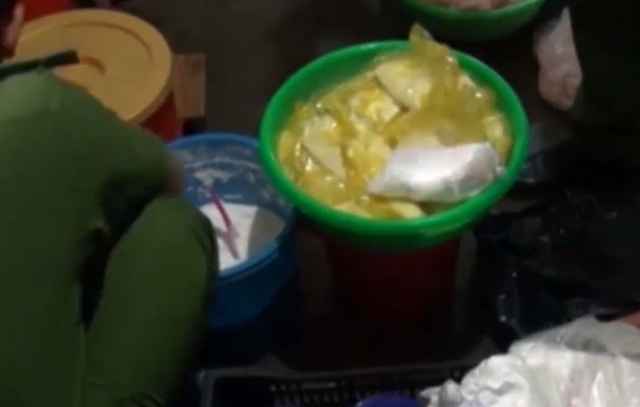 Cơ sở sản xuất nem chả dùng hàn the, chất chống thiu chống mốc