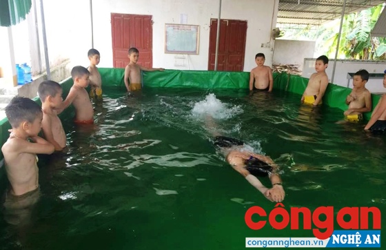 Cần nhân rộng bể bơi mi ni dành cho học sinh