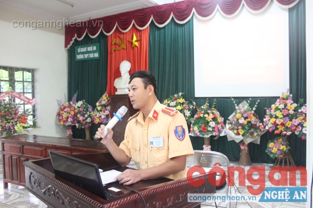 Tuyên truyền pháp luật ATGT cho học sinh THPT