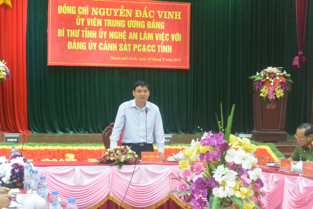 Bí thư Tỉnh ủy Nguyễn Đắc Vinh làm việc với Đảng ủy Cảnh sát PCCC Nghệ An