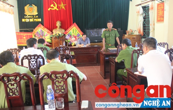 Đại diện Công an tỉnh, Viện Kiểm sát nhân dân tỉnh, Chi cục Kiểm lâm tỉnh và các đơn vị liên quan huyện Quế Phong tổ chức cuộc họp về vụ khai thác rừng tại Khu BTTN Pù Hoạt