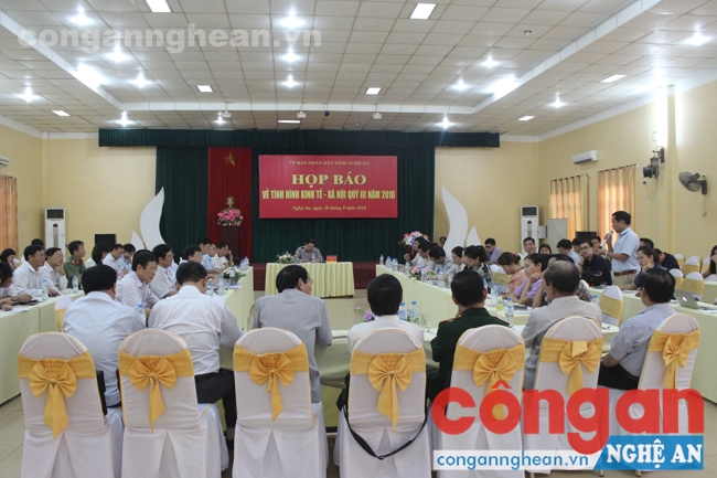 Tại buổi họp báo