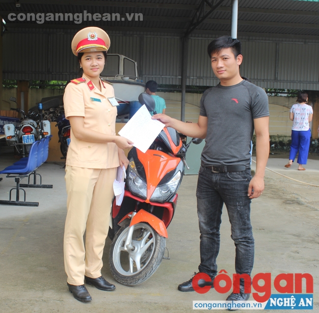 Trao trả tài sản cho người bị mất trộm