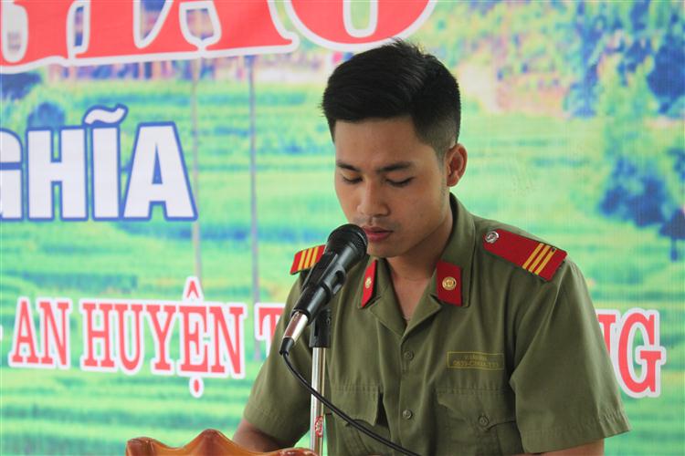 Đồng chí Vi Văn Ninh, cán bộ Công an huyện Tương Dương phát biểu cảm nghĩ