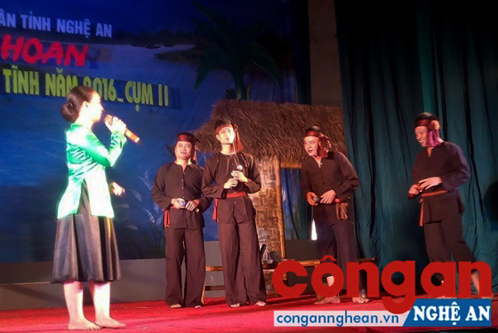 Một tiết mục tại Liên hoan Dân ca ví, giặm cấp cụm