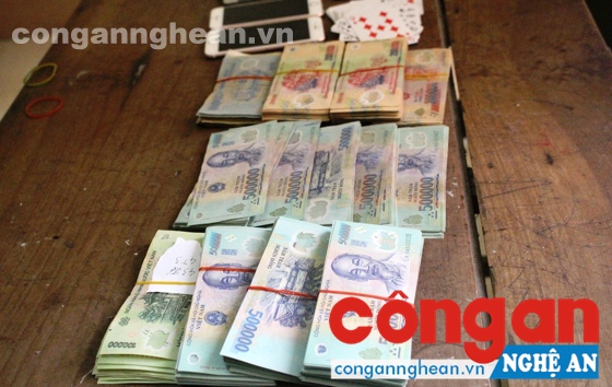 Tang vật thu giữ tại chiếu bạc