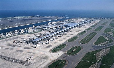 Sân bay quốc tế Kansai xây trên đảo nhân tạo được bồi lấp từ rác.